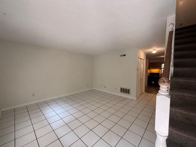 Photo - 401 Chateau Dr SE Unit Apt P3