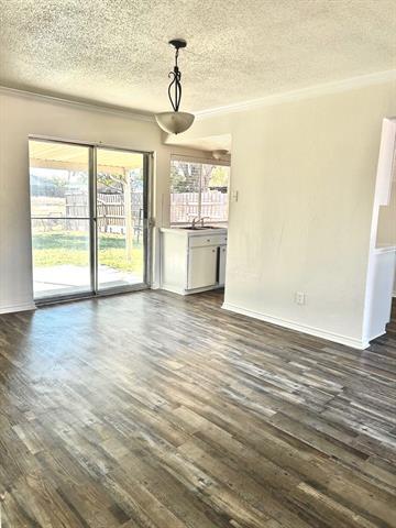 Photo - 834 Quebec Dr