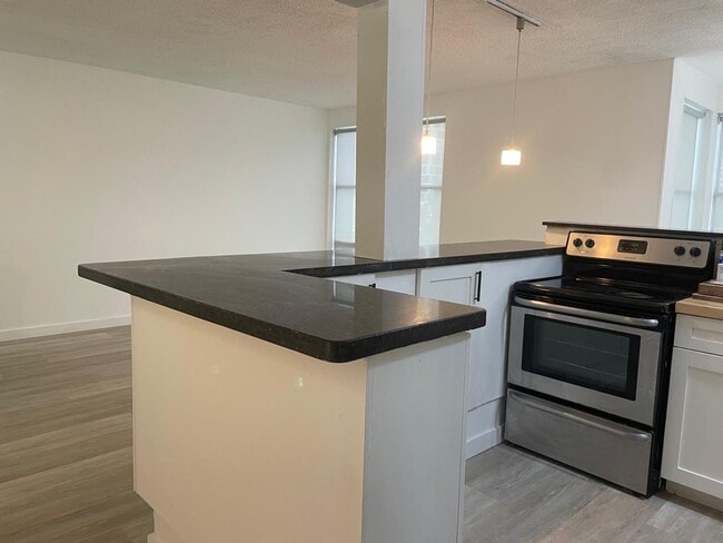 granite counter SS appliances - 17570 Atlantic Blvd Unit 514