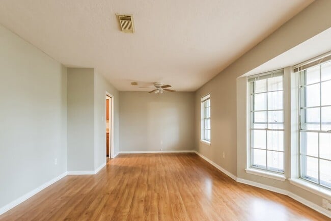 Photo - 200 Montrose Cir