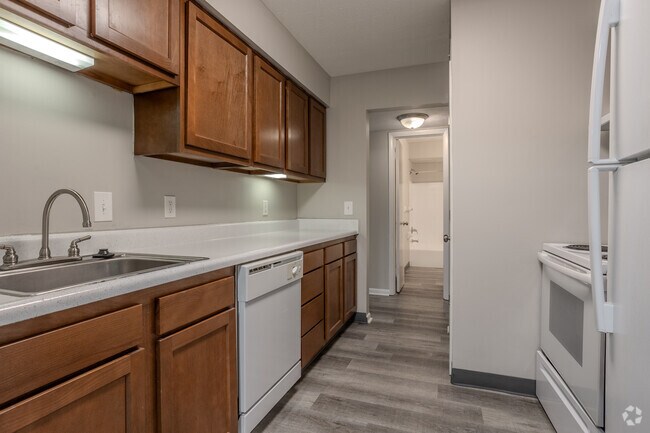 2 BR, 1 BA - 850 SF - Garden W/ Patio