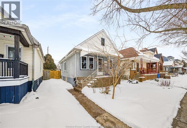 Photo - 1153 Gladstone Ave