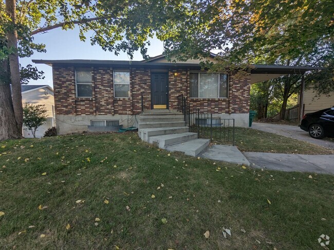 Building Photo - Single family home in Sandy, 4 bed 2 bath,...