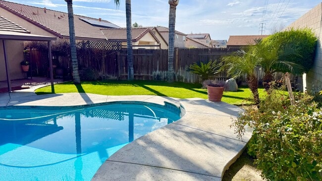 Photo - STUNNING POOL HOME IN SOUTHWEST BAKERSFIELD