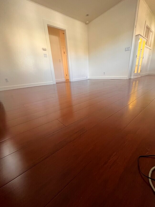 Photo - 118 E Chelan Ave