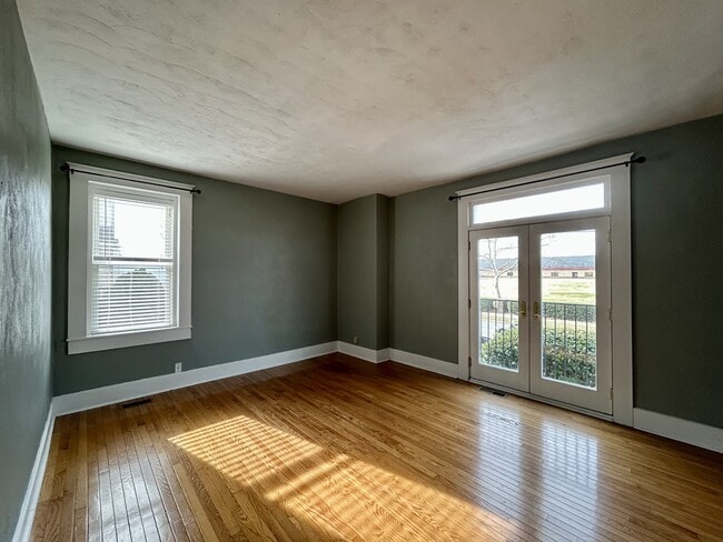 Photo - 3020 Colonial Ave