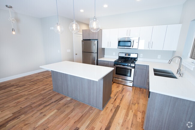 Building Photo - 1610 E Belleview Pl Unit Lower Rental