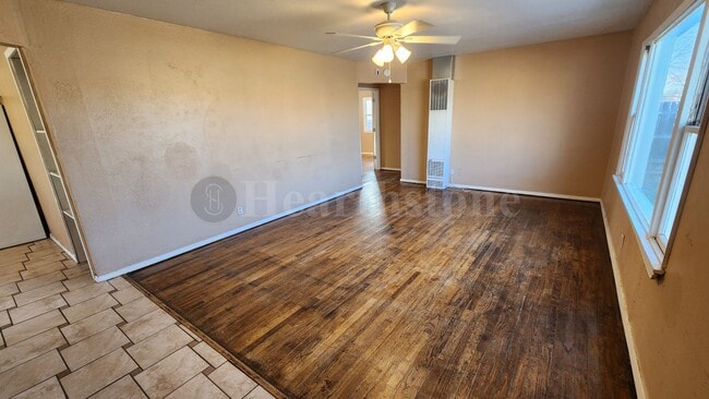 Photo - 1012 E Brazos St