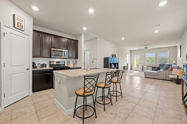 Photo - 329 Serpens St