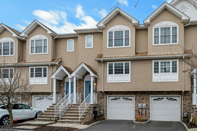 Photo - 102 Montgomery St