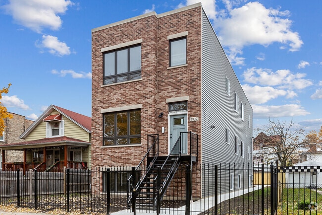 Building Photo - 5939 W Superior St Unit 2 Rental