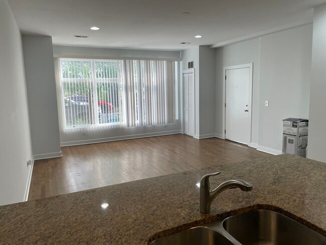 Photo - 3128 W Walton St Unit 1