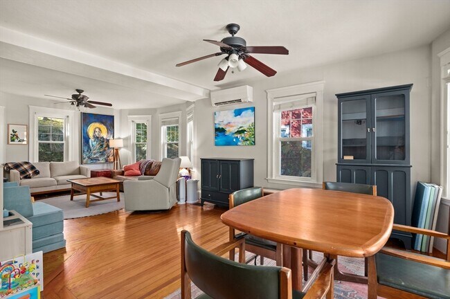 Photo - 32 Charles St