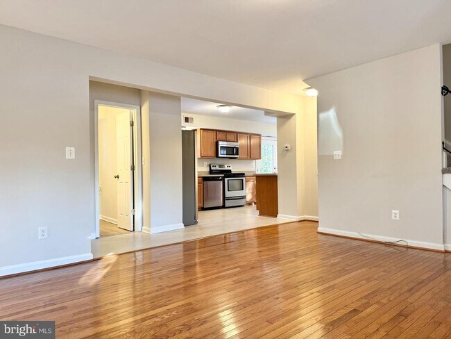 Photo - 4 St James Ct