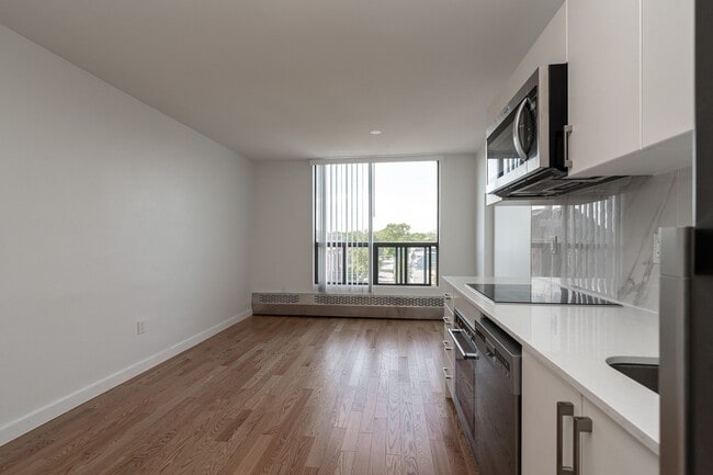 Building Photo - 800 Richmond St W Unit 912