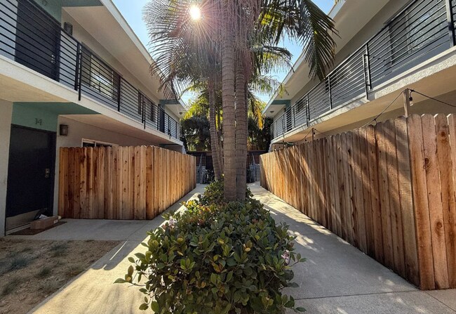 2727 Abbot Kinney Apartments, Venice CA