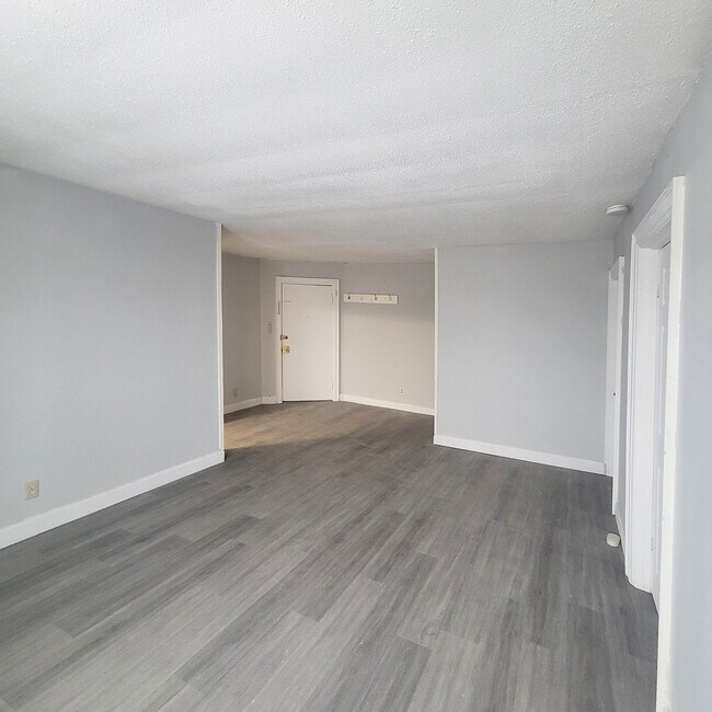 Building Photo - 85 Peter St Unit 6