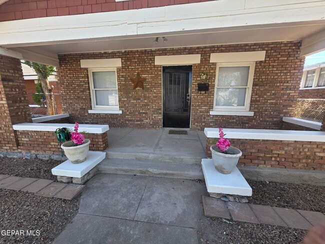 Building Photo - 4002 Pershing Dr