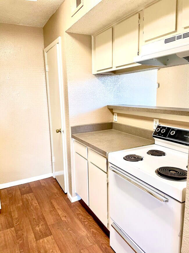 Photo - Windmill Apartments