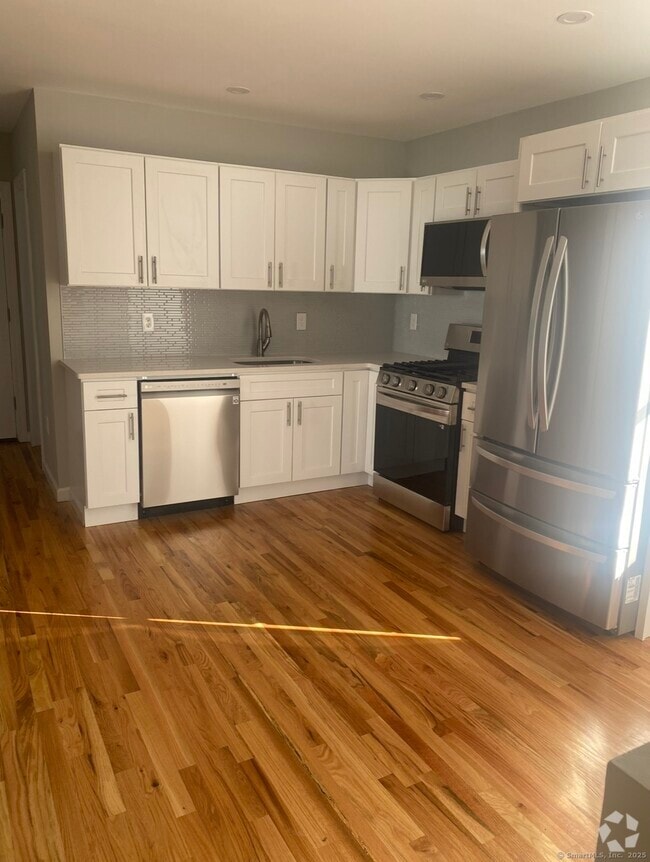 Building Photo - 644 Hallett St Rental