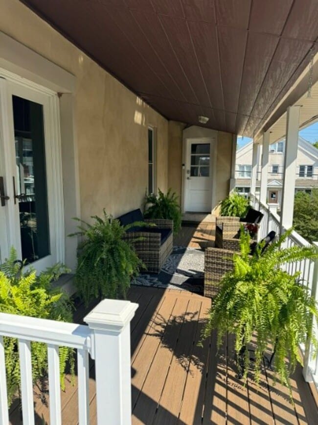 Building Photo - 412 E 4th St Unit 2