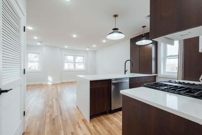 Photo - 90 Hollywood Ave