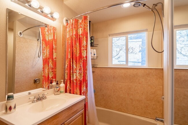 Photo - 205 Logan St Unit 2