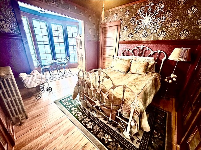 Photo - 505 W Conant St