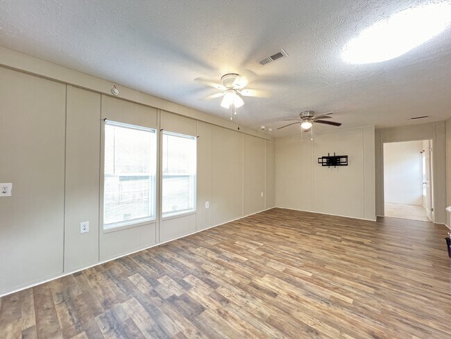**COMING FIRST WEEK OF SEPTEMBER SPACIOUS 2 bd. 2 bath MOBILE HOME**