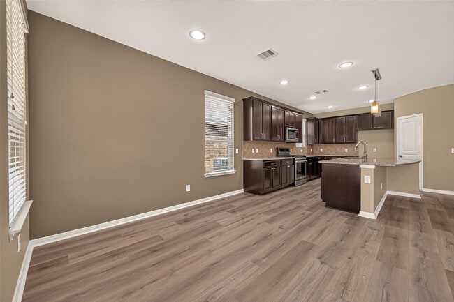 Photo - 15711 Huddleston Dr