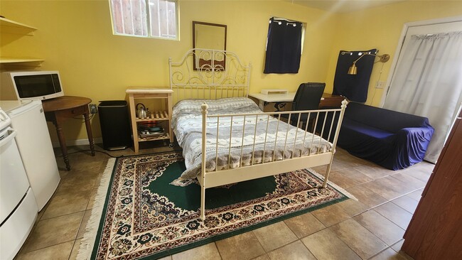 Building Photo - 2317 Southgate Blvd