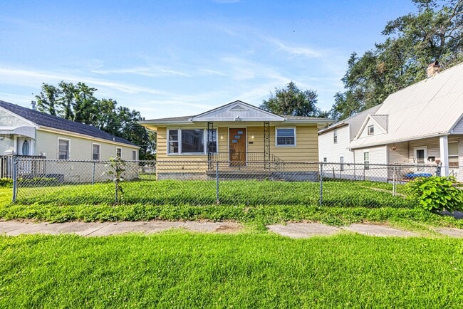 Building Photo - Updated 3-Bedroom Home with Attached Garage & Full Basement