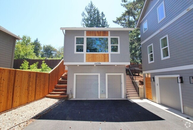 Building Photo - 4660-4660 SW Fairvale Ct Unit 4658-B Rental