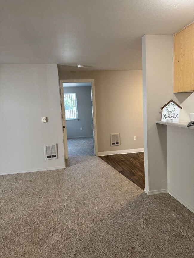 Photo - Life Just Got Better Come See For Yourself At Powell Court Apartments!! Unit 60