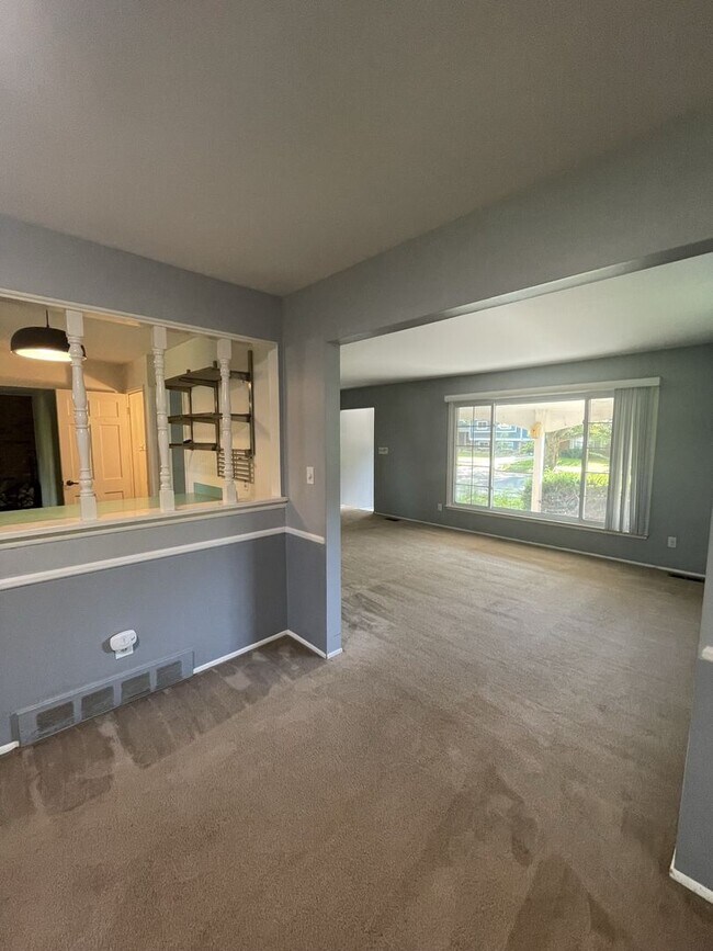 2163 Yorktown Dr