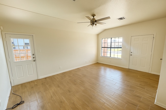 Photo - 5109 Daybreak Dr