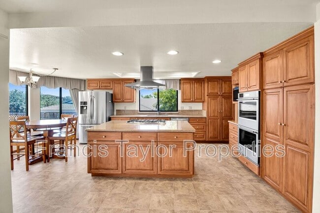 Photo - 749 Flagstone Ct