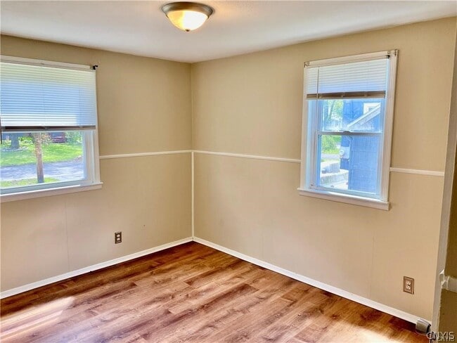 Photo - 220 Roxann Ave