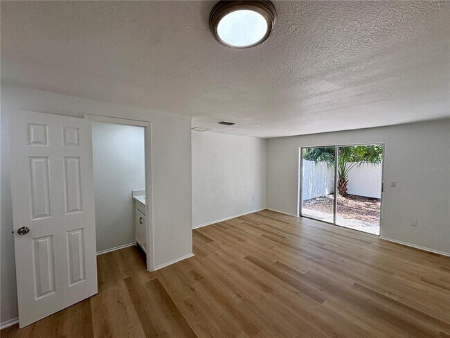 Photo - 305 57th Ave Dr E