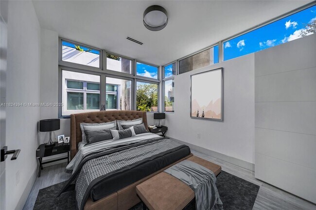 Photo - 2926 Bird Ave