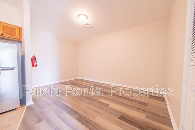 Photo - 112 N High St Unidad C1