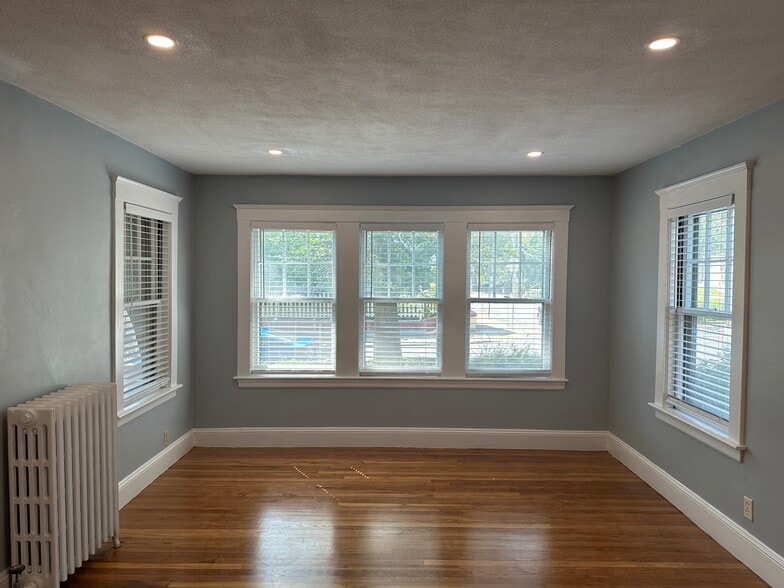 49 Alicia Rd
