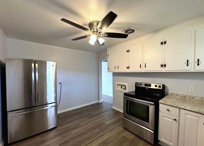 Photo - Charming 2-Bedroom Duplex with Private Yard in Chesapeake