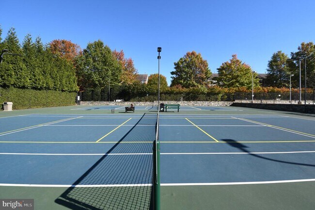 Photo - 628 Main St Townhome