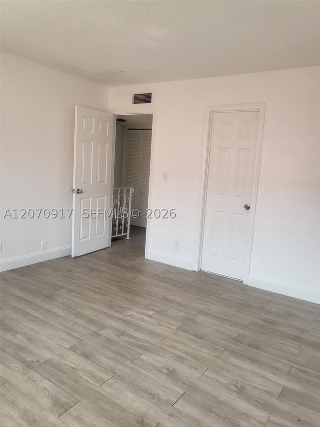 Building Photo - 2554 NW 52nd Ave Unit C19