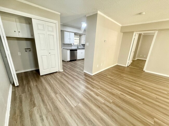 Photo - 1102 Lilac Dr