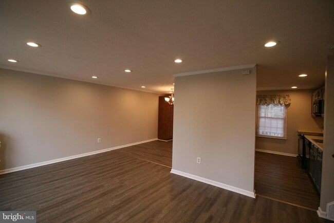 Photo - 507 Smoketree Ct