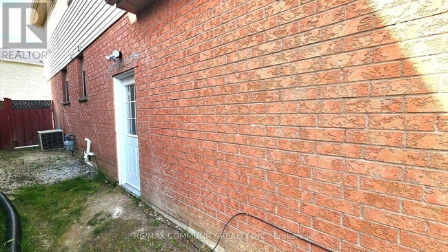 Photo - 435 Stonegate Ave