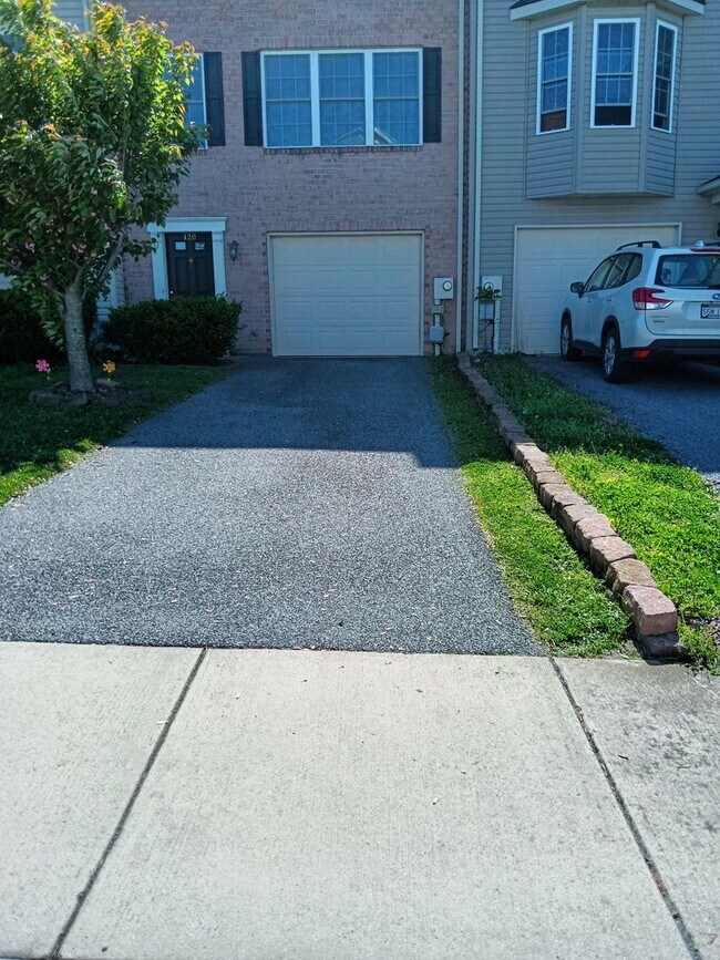 3 Bedroom Townhome in Martinsburg - 3 Bedroom Townhome in Martinsburg