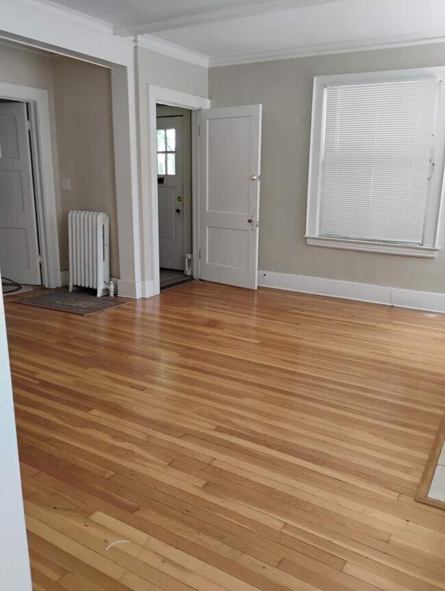 Photo - 335 Morris Ave SE